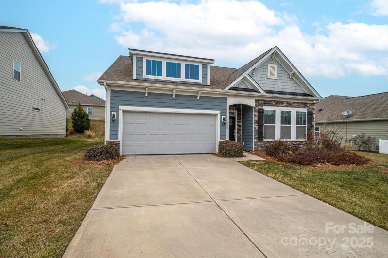 Property image 4 of 131 E Northstone Road in Meadows at Coddle Creek, Mooresville, NC 28115