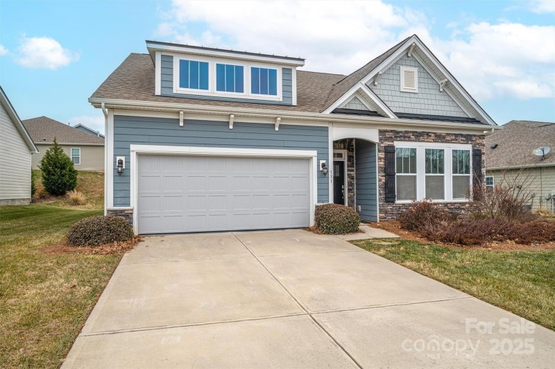 Property image 5 of 131 E Northstone Road in Meadows at Coddle Creek, Mooresville, NC 28115