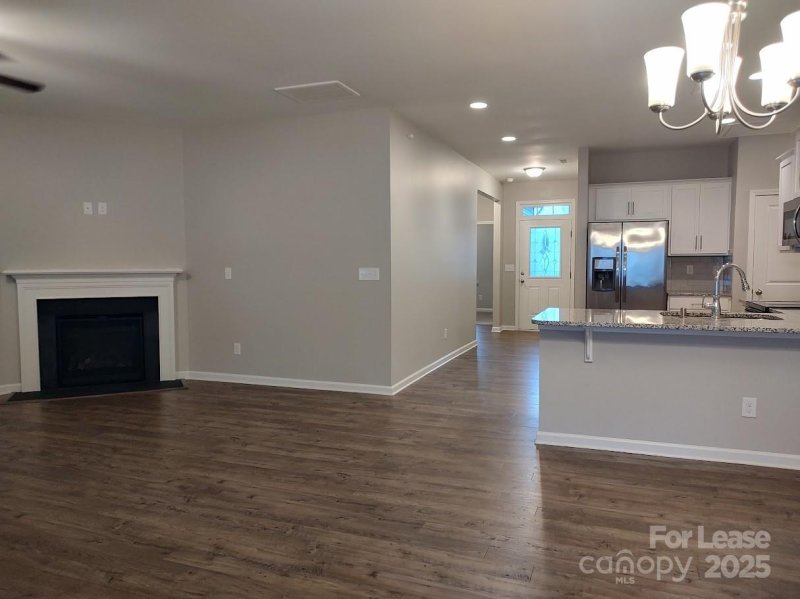 Property image 3 of 10500 Bradstreet Commons Way in Lanier Village, Charlotte, NC 28215