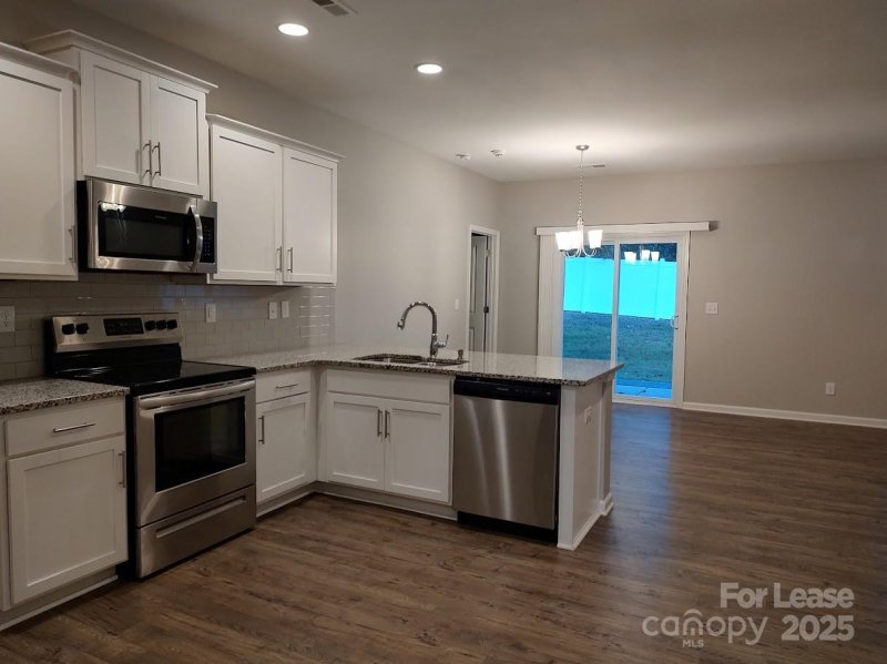 Property image 4 of 10500 Bradstreet Commons Way in Lanier Village, Charlotte, NC 28215