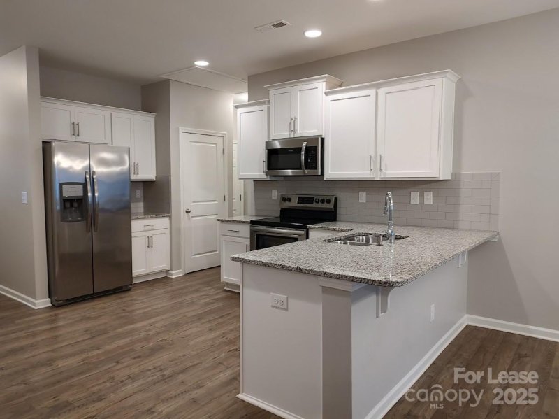 Property image 5 of 10500 Bradstreet Commons Way in Lanier Village, Charlotte, NC 28215