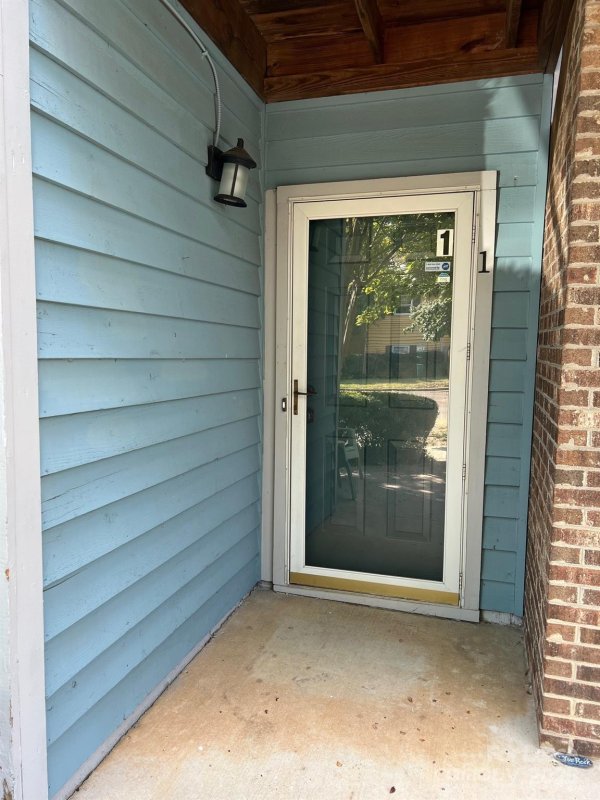 Property image 2 of 3218 Selwyn Farms Lane in Hunters Run, Charlotte, NC 28209