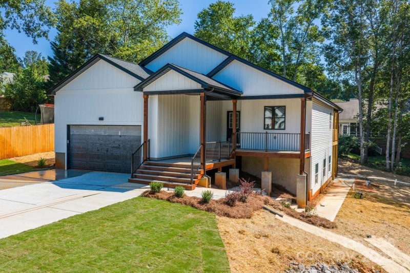 Property image 2 of 4204 9th Street in Tillmans Run, Hickory, NC 28601