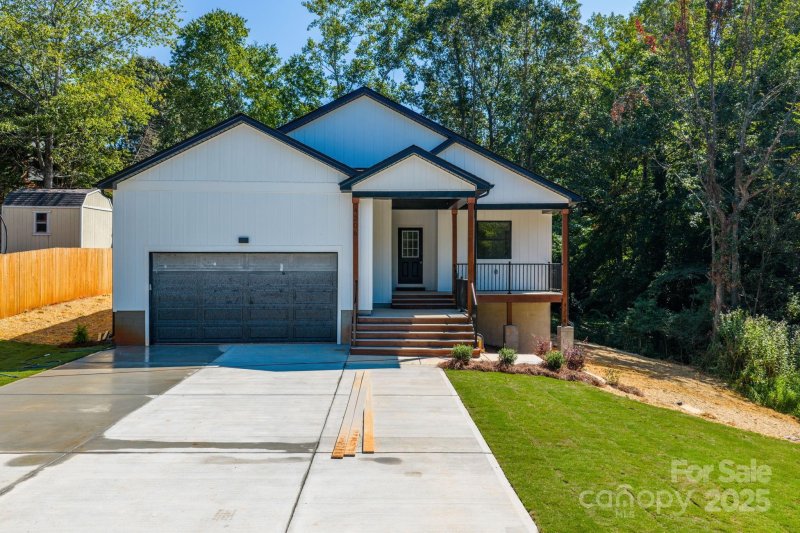 Property image 4 of 4204 9th Street in Tillmans Run, Hickory, NC 28601