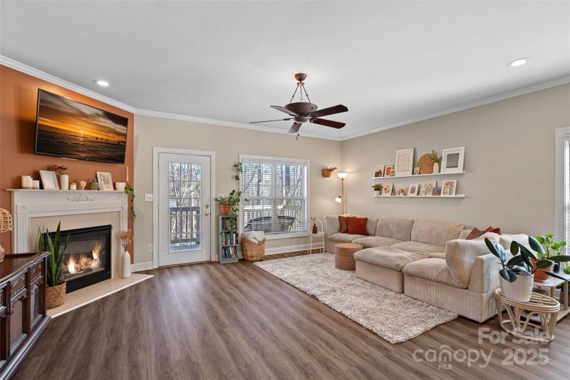 Property image 3 of 653 Camrose Circle in Oakleaf, Concord, NC 28025