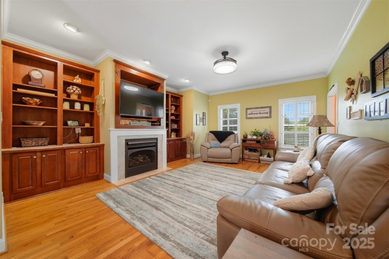 Property image 5 of 1106 38th Avenue in Woodwinds, Hickory, NC 28601