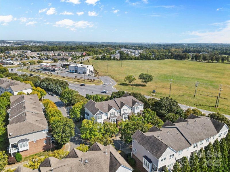 Property image 4 of 895 Windy Falls Drive in Skybrook, Huntersville, NC 28078