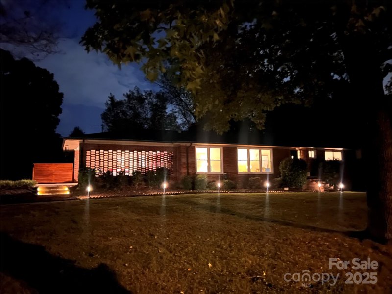 Property image 2 of 230 Kimmswick Road in Coulwood, Charlotte, NC 28214