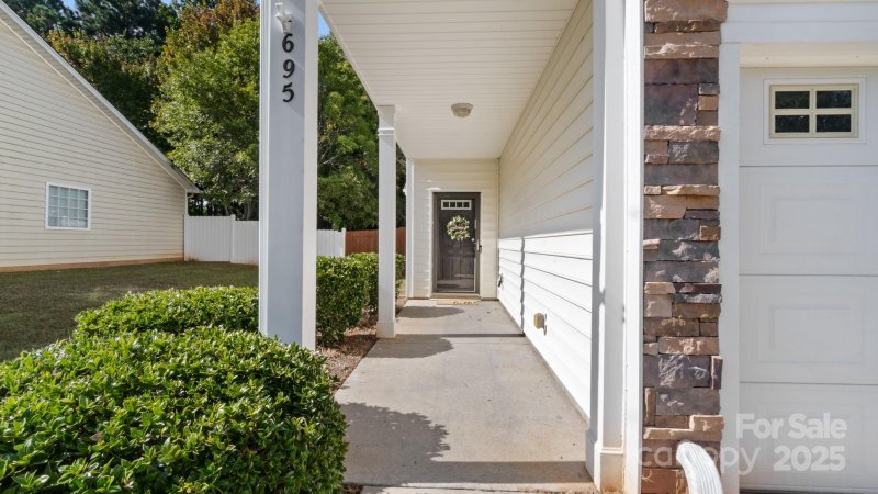 Property image 2 of 695 Goldflower Drive in Ridge Pointe, Rock Hill, SC 29732