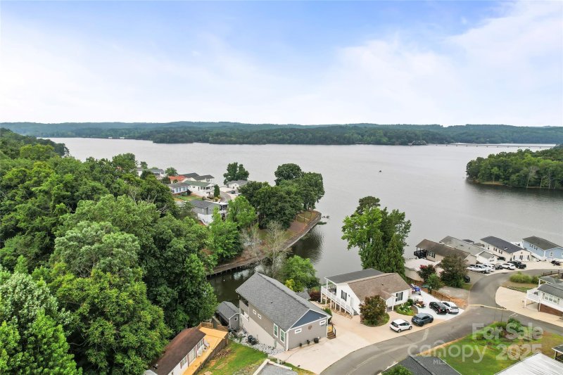 Property image 2 of 153 Badin Lake Circle in Badin Shores Resort, New London, NC 28127