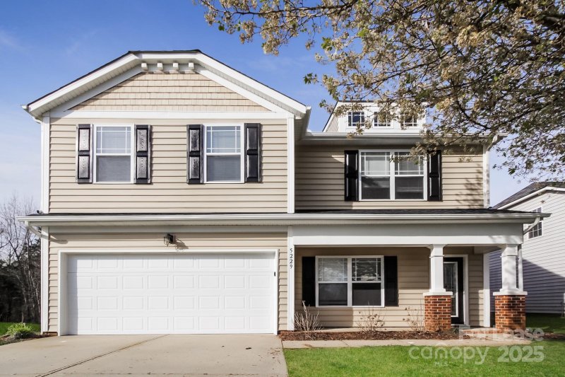 Property image 2 of 5229 Stowe Derby Drive in Stowe Creek, Charlotte, NC 28278