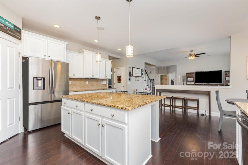 Property image 5 of 11514 Blushing Star Court in Peach Orchard Estates, Charlotte, NC 28215