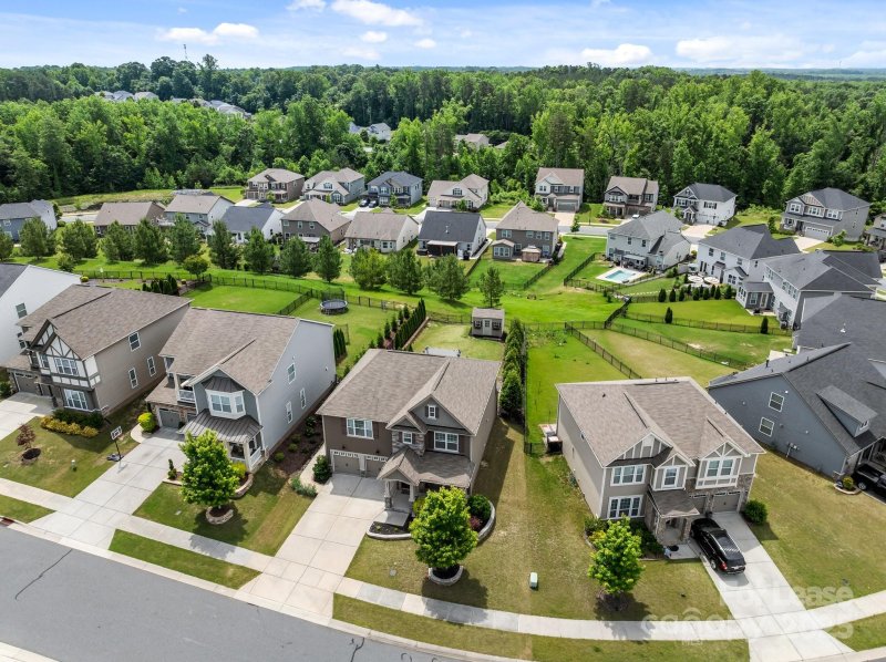 Property image 2 of 2835 Berkhamstead Circle in Castlebrooke, Concord, NC 28027