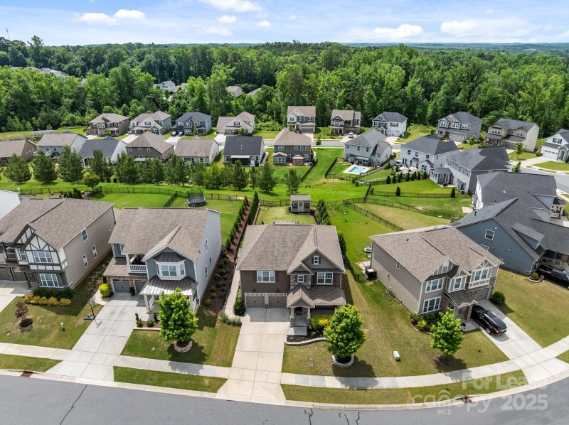 Property image 3 of 2835 Berkhamstead Circle in Castlebrooke, Concord, NC 28027