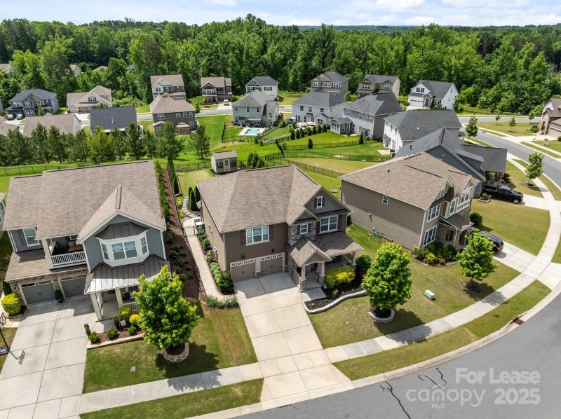 Property image 4 of 2835 Berkhamstead Circle in Castlebrooke, Concord, NC 28027