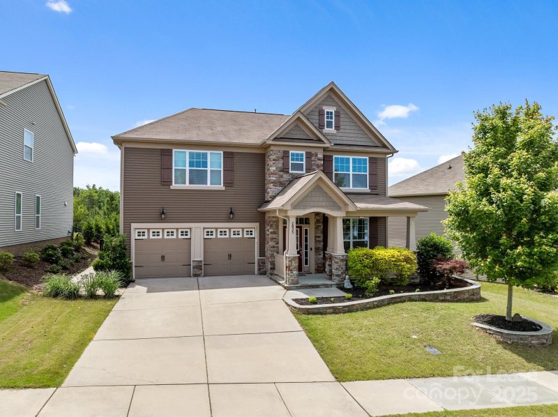 Property image 5 of 2835 Berkhamstead Circle in Castlebrooke, Concord, NC 28027