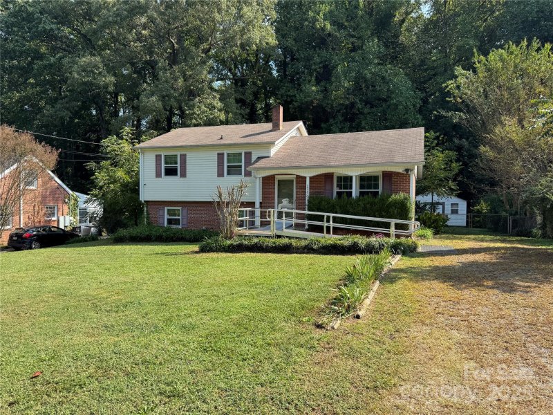 Property image 2 of 1922 Elmwood Drive in Elmwood, Gastonia, NC 28054