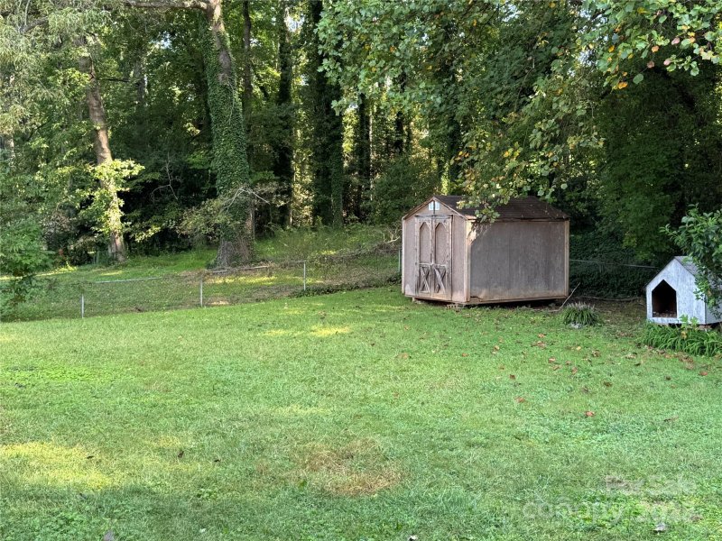 Property image 4 of 1922 Elmwood Drive in Elmwood, Gastonia, NC 28054