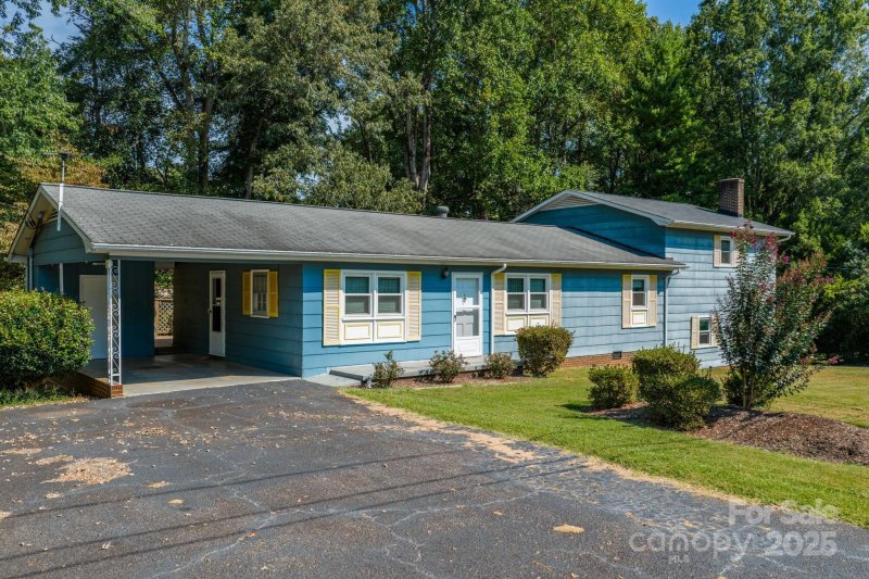 Property image 4 of 3572 Spring Valley Drive in Spring Valley Estates, Newton, NC 28658