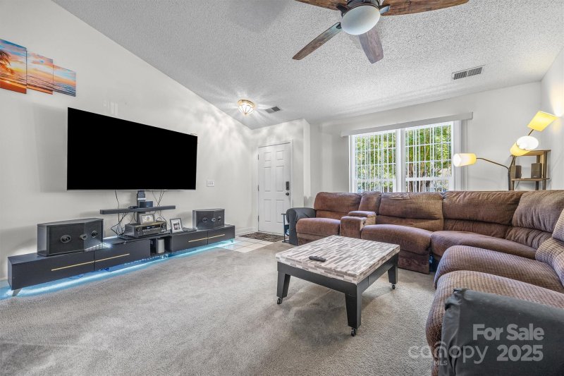 Property image 5 of 837 Settlement Drive in Forest Oaks, Clover, SC 29710