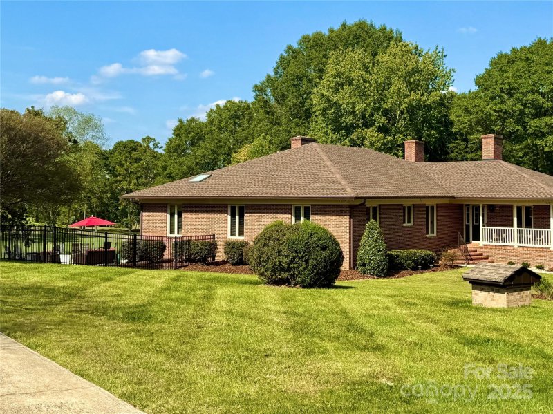 Property image 2 of 1419 Stoneyridge Drive in Pine Island, Charlotte, NC 28214