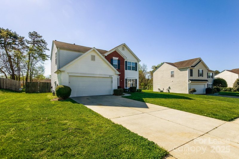 Property image 2 of 6130 Brookfield Pointe Drive in Brookfield, Charlotte, NC 28216