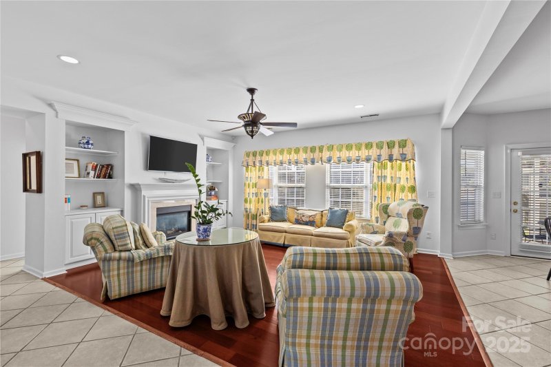 Property image 4 of 10605 Bere Island Drive in Berewick, Charlotte, NC 28278