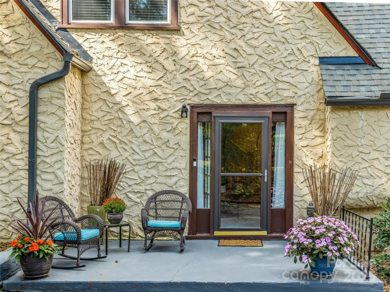 Property image 5 of 37 Warwick Road in Kenilworth, Asheville, NC 28803