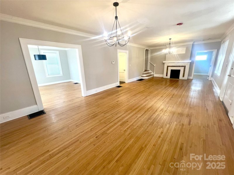 Property image 2 of 715 Hawthorne Lane in Elizabeth, Charlotte, NC 28204