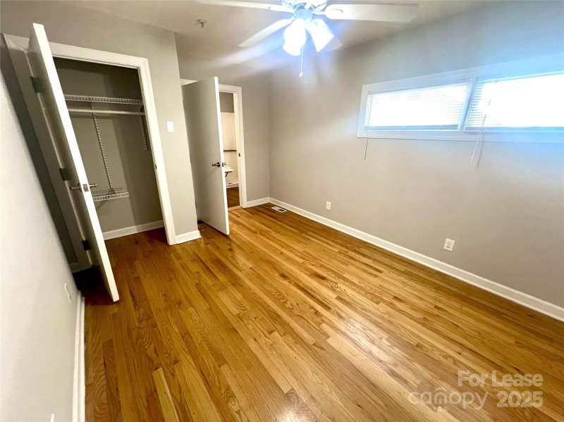 Property image 4 of 715 Hawthorne Lane in Elizabeth, Charlotte, NC 28204