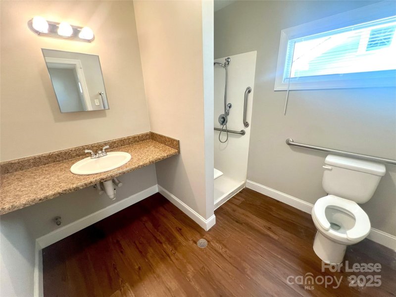 Property image 5 of 715 Hawthorne Lane in Elizabeth, Charlotte, NC 28204