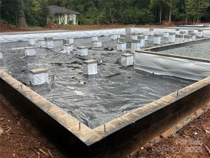 Property image 4 of 110 Hunter Lane in Cotswold, Charlotte, NC 28211