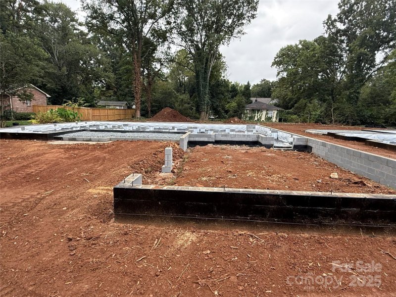 Property image 5 of 110 Hunter Lane in Cotswold, Charlotte, NC 28211