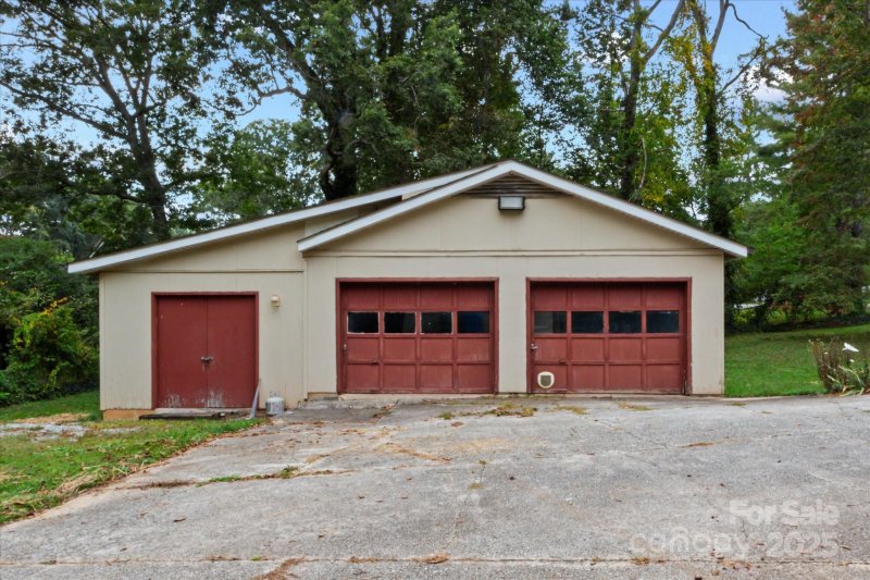 Property image 4 of 36 Mulberry Court in Royal Pines, Arden, NC 28704