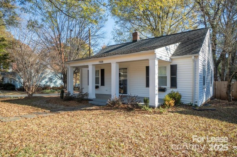 Property image 3 at 1508 Chippendale Road, Charlotte, NC 28205