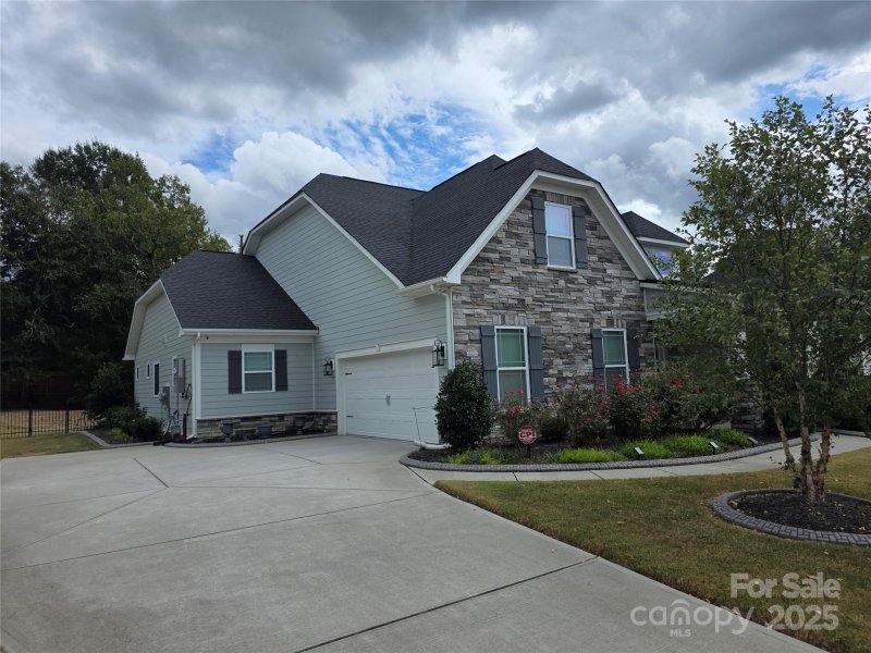 Property image 2 of 10857 Parkhall Drive in Grantham, Harrisburg, NC 28075