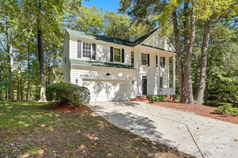 Property image 2 of 8731 Woodhill Manor Court in Cambridge, Charlotte, NC 28215