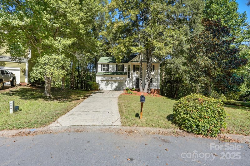 Property image 3 of 8731 Woodhill Manor Court in Cambridge, Charlotte, NC 28215