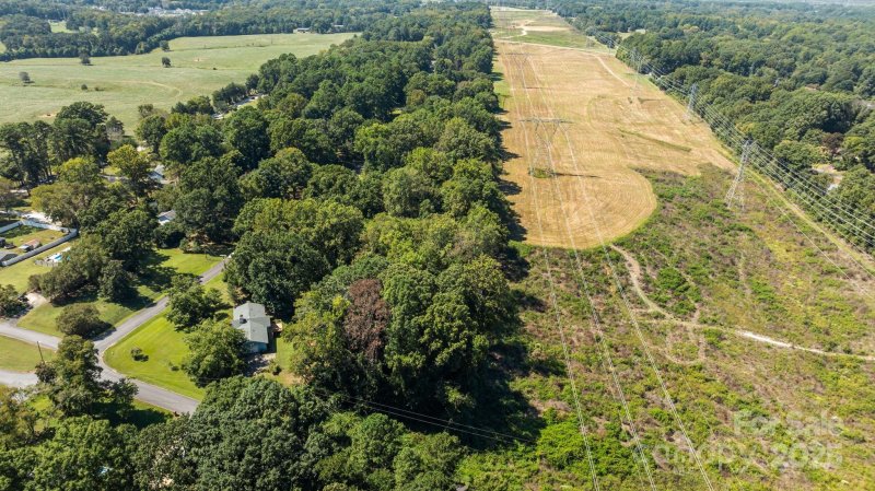 Property image 4 of 933 Kingswood Drive in River Pines, Rock Hill, SC 29732