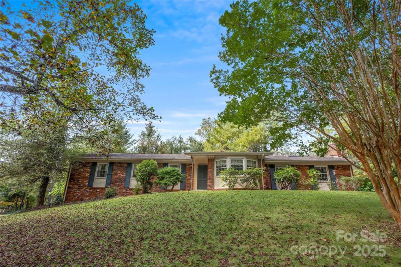 Property image 2 of 91 Haw Creek Circle in Haw Creek, Asheville, NC 28805