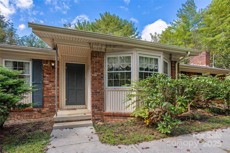 Property image 3 of 91 Haw Creek Circle in Haw Creek, Asheville, NC 28805