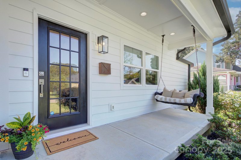 Property image 2 of 526 Seldon Drive in Smallwood, Charlotte, NC 28216