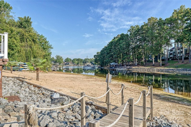 Windward, Cornelius Community