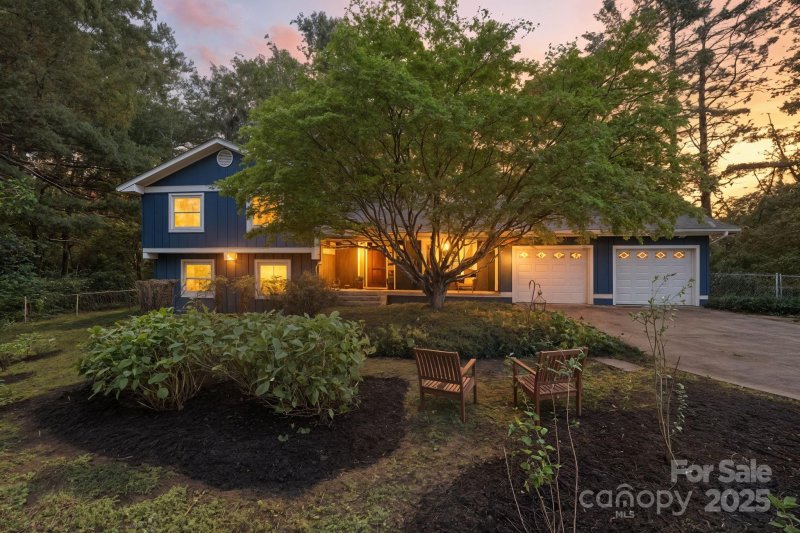 Property image 3 at 16 Sunnycrest Drive, Asheville, NC 28805