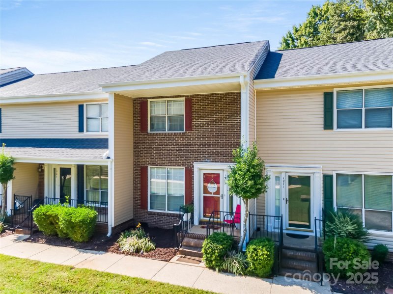 Property image 2 of 1969 Lancer Court in Ferrington Place, Gastonia, NC 28054