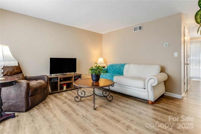 Property image 4 of 1969 Lancer Court in Ferrington Place, Gastonia, NC 28054