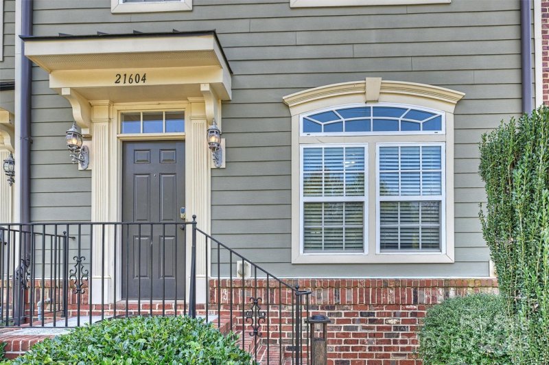 Property image 2 of 21604 Old Canal Street in Antiquity, Cornelius, NC 28031