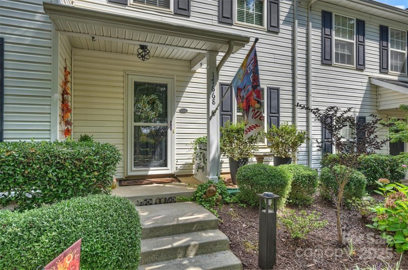 Property image 3 of 17668 Caldwell Track Drive in Caldwell Station, Cornelius, NC 28031