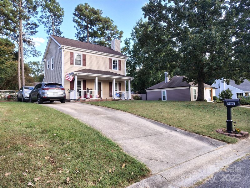 Property image 2 of 7601 Swedish Ivy Lane in Morris Village, Charlotte, NC 28227