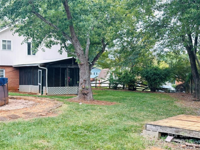 Property image 5 of 7524 Middlebury Place in Idlewild Farms, Charlotte, NC 28212